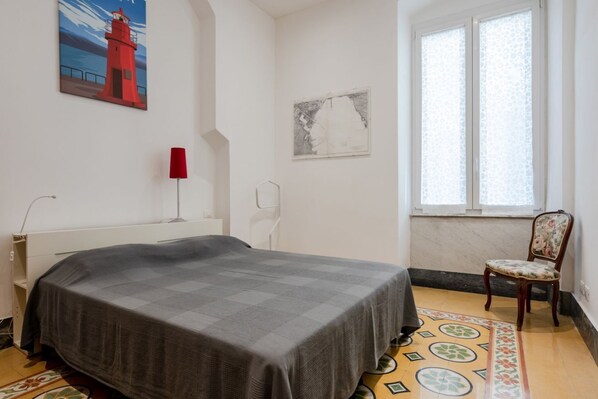 3 habitaciones, tabla de planchar con plancha, wifi y ropa de cama 