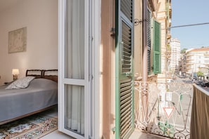 3 habitaciones, tabla de planchar con plancha, wifi y ropa de cama