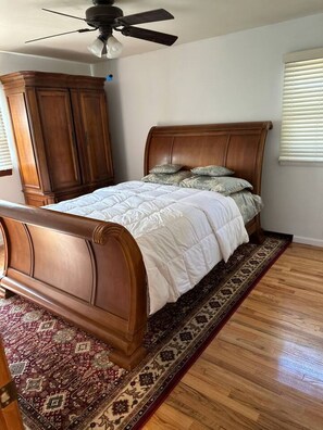 5 bedrooms, iron/ironing board, bed sheets