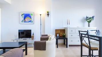 House, 4 Bedrooms, Terrace | Living area