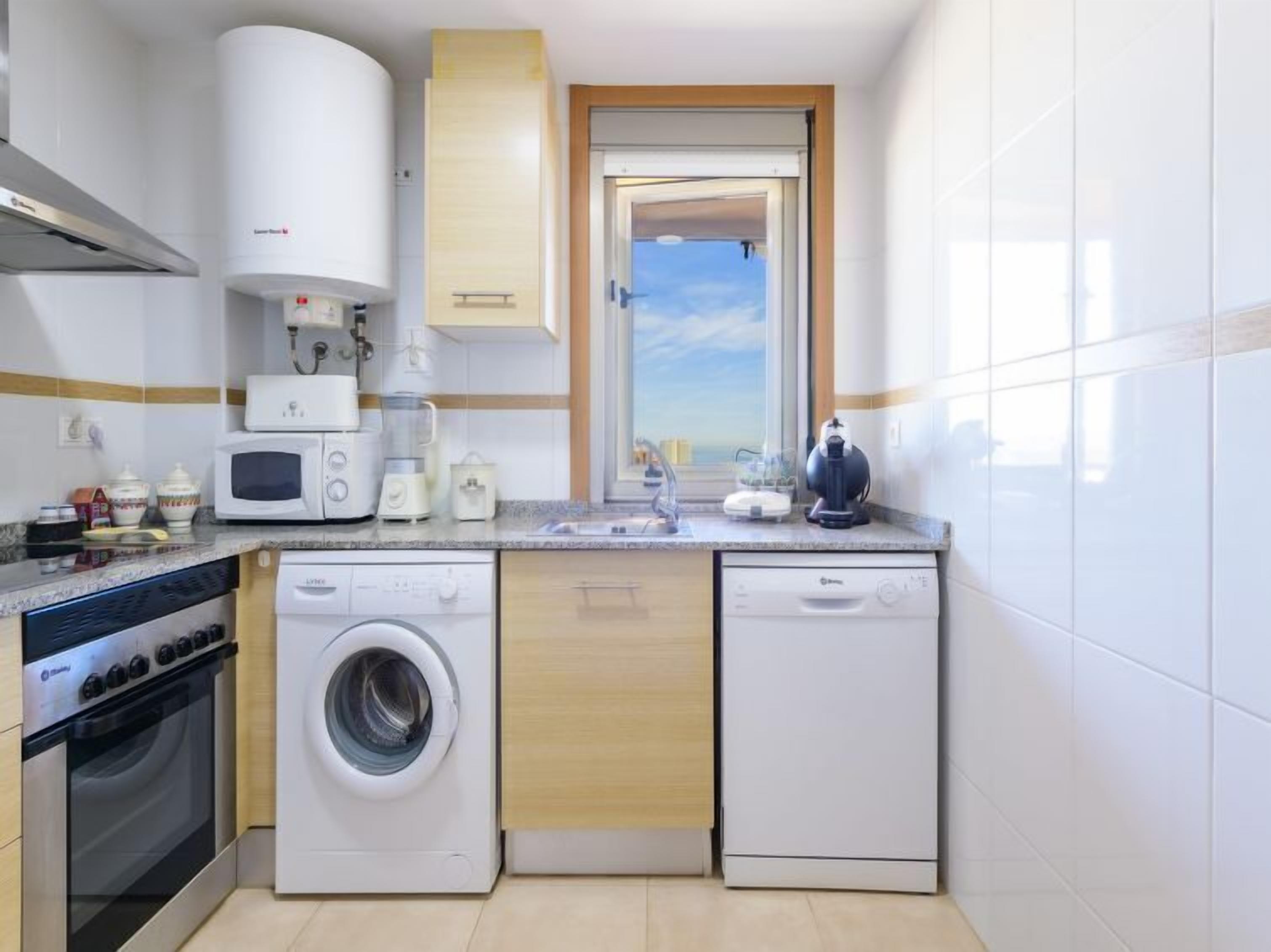 House, 4 Bedrooms, Terrace | Private kitchen