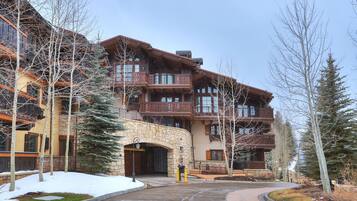 House, 6 Bedrooms | Exterior