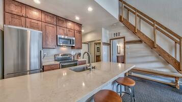 Privékeuken | Een koelkast, een oven, een koffiezetapparaat/waterkoker