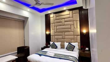 Standard Room | 1 bedroom, hypo-allergenic bedding, minibar, desk