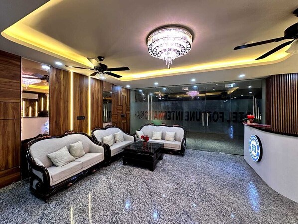 45-吋智慧型電視，提供衛星頻道