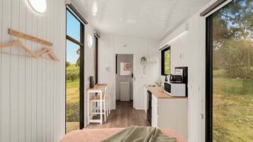 1 bedroom, bed sheets