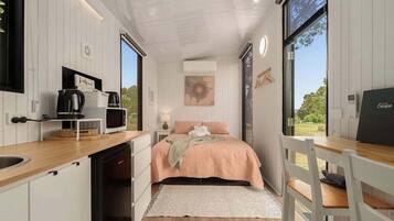 1 dormitori i roba de llit