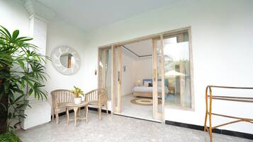 3 bedrooms, in-room safe, desk, free WiFi