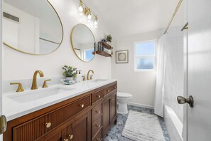 Shower, hair dryer, towels, shampoo