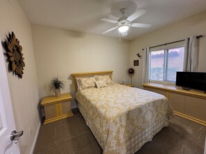 2 chambres, fer et planche à repasser, Wi-Fi, draps fournis