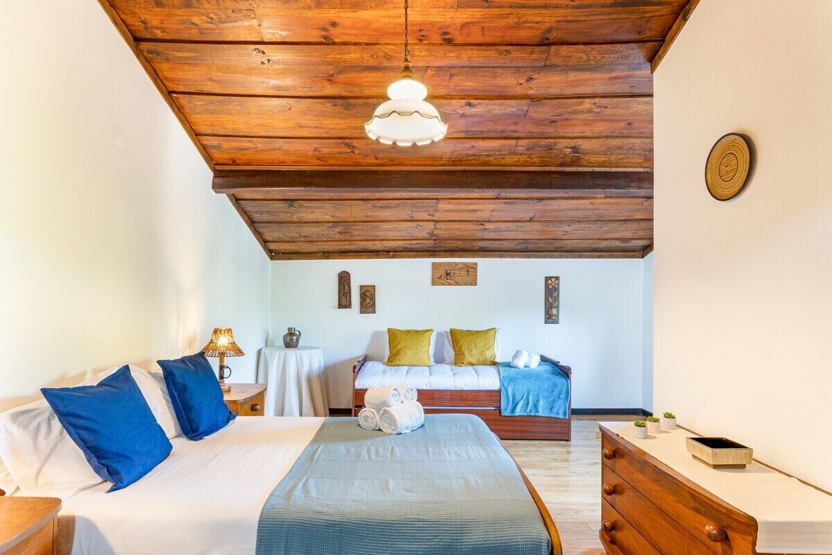 1 bedroom, bed sheets