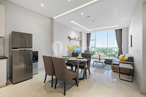 Apartment, 2 Bedrooms, City View | Dining room