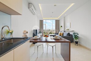 Apartment, 1 Bedroom, City View | Private kitchen