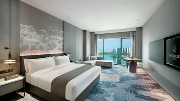 Habitación individual superior, vista al lago | Caja de seguridad en la habitación y escritorio