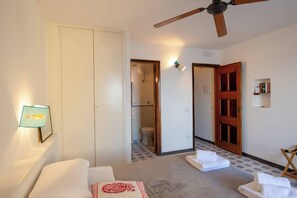 1 室のベッドルーム、アイロン / アイロン台、WiFi (無料)、ベッドシーツ
