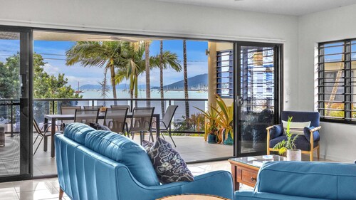 Whitsunday Escape - Beachfront with Swimming Pool