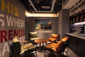Lobby sitting area - Mcsrh Hotel-Chengdu Chunxilu (Chengdu)