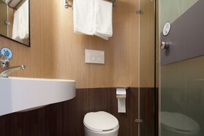 Shower, hydromassage showerhead, free toiletries, hair dryer - Mcsrh Hotel-Chengdu Chunxilu (Chengdu)