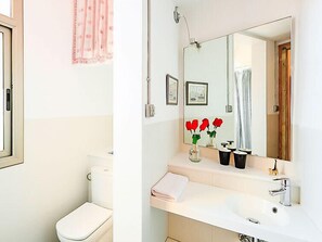 House, 3 Bedrooms | Bathroom