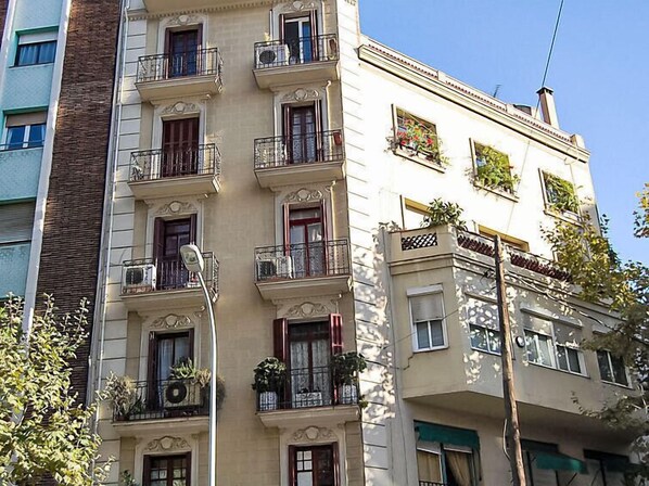 House, 3 Bedrooms | Exterior - Global Eixample Dret Valencia Cartagena 5505 (Barcelona)