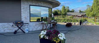 A retreat to relax and unwind with beautiful Alaska views.