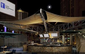 Bar (on property) - Formula 1 On Trac Luxury Resort, Great VIEWS studio or I bedroom options (Las Vegas)