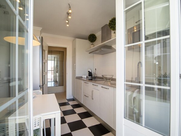 Fridge, microwave, dishwasher, coffee/tea maker