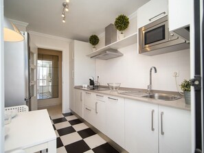 Fridge, microwave, dishwasher, coffee/tea maker - SibsSanlucar Vistas Coto Newly renovated Center (Sanlucar de Barrameda)