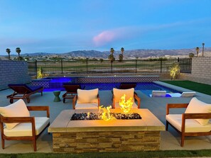 Terrace/patio - Brand New Home, Pool & Spa, Fire Pit, Amazing View of Golf & Mountain Views (Indio)