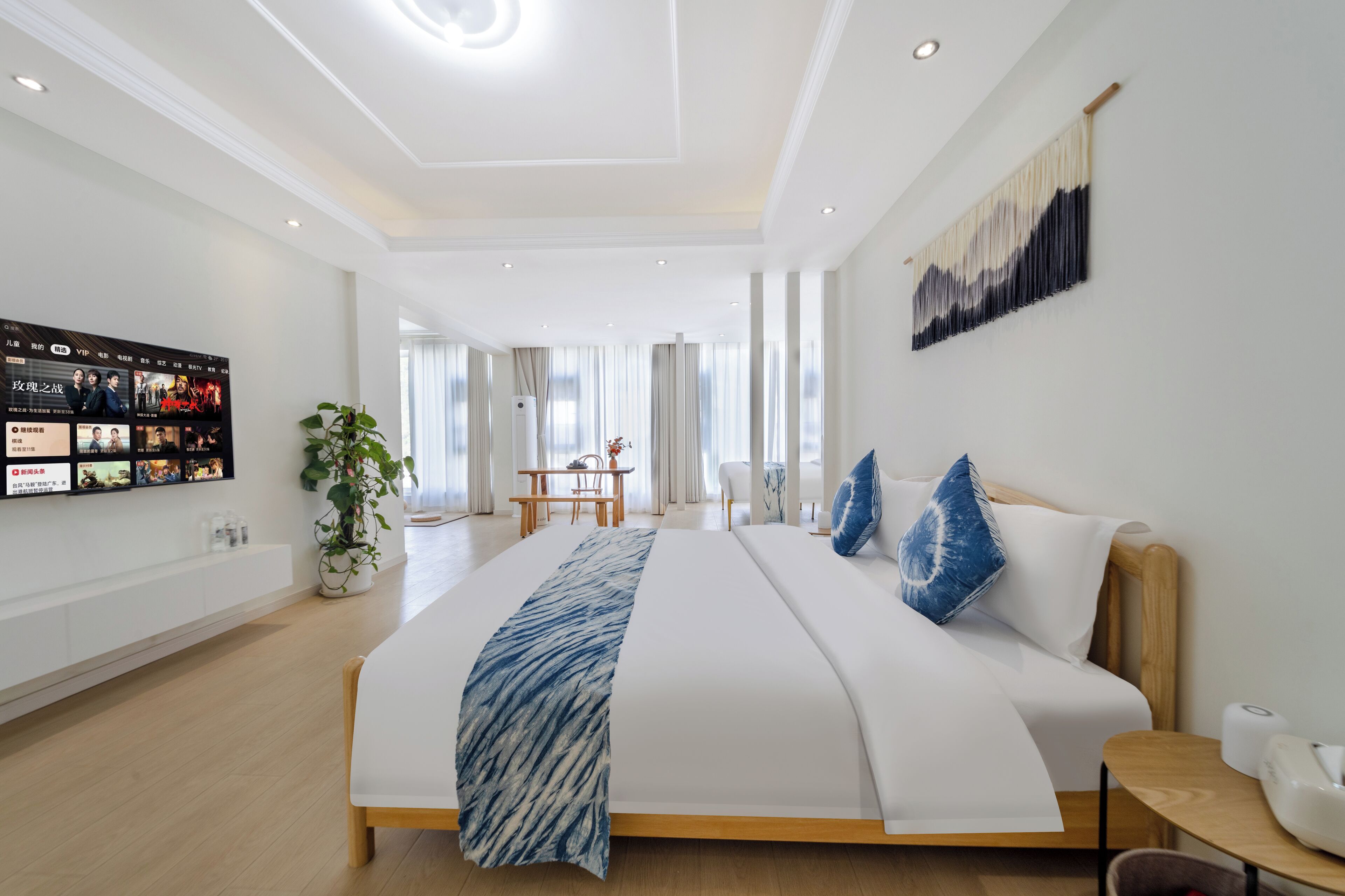 Superior Studio Suite, Hill View | Blackout drapes, iron/ironing board, free WiFi