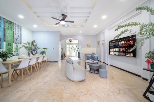 Elite Townhome, Patio, Park View | Dining room