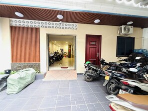 Interior entrance - Era Apartment 58 Nguyen Khanh Toan (Hanoi)