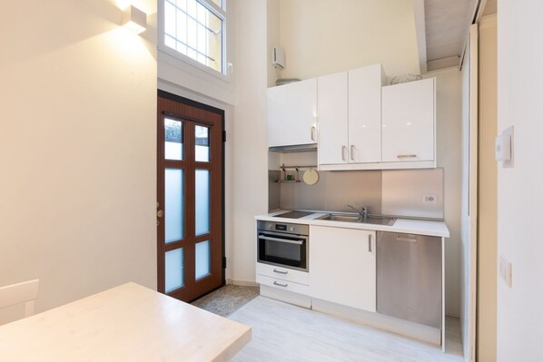 Fridge, stovetop, electric kettle, toaster