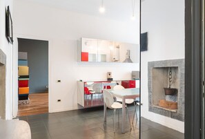 Dining - Bright and spacious one-bedroom apartment of almost 100 square meters located in Via Carlo d'Adda 5, in the heart of Milan, in an IN area full of life and with numerous connections via local transportation (P.ta Genova FS station and metro stop a few min (Milano)
