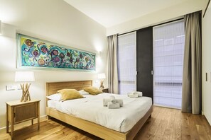 2 bedrooms, iron/ironing board, WiFi, bed sheets - Located in the elegant Washington Building in Milan, at 18 Via Antonio Cecchi, this three-room flat is an ideal solution for those seeking comfort and style in the city. The flat is perfect to accommodate up to 4 people, thanks to its two bedrooms, each  (Milano)