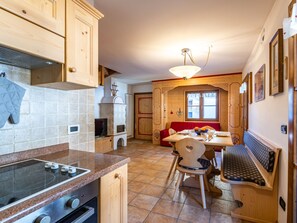 Fridge, microwave, oven, cookware/dishes/utensils