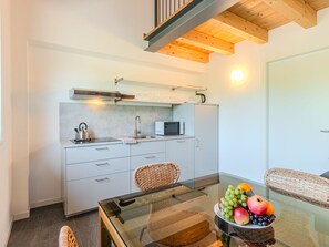 Fridge, dishwasher, cookware/dishes/utensils