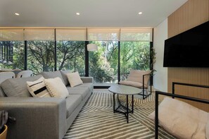 TV - Saltillo 85– Spacious Apt w/Balcony, Natural Light (Ciudad de México)