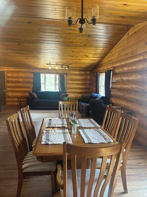 Dining - Charming 4-bedroom house with WiFi, fitness room in delightful Delta Junction (Delta Junction)