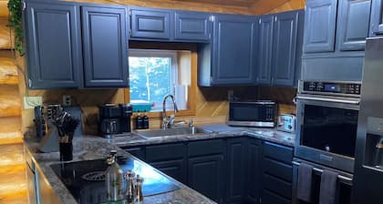 Charming 4-bedroom house with WiFi, fitness room in delightful Delta Junction