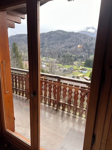 Superb chalet with fireplace and breathtaking view of the hamlet