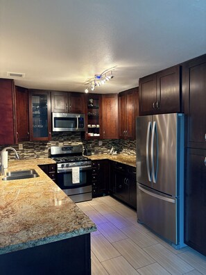 Microwave, oven, dishwasher, cookware/dishes/utensils