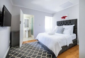 7 bedrooms, WiFi, bed sheets - Charming getaway:unwind and refresh (Cape Town)
