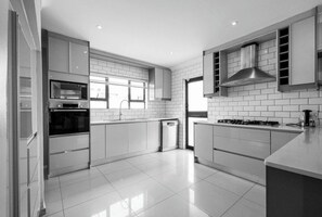 Private kitchen - Charming getaway:unwind and refresh (Cape Town)