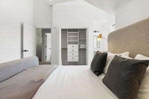 5 Schlafzimmer, Schreibtisch, Bügeleisen/Bügelbrett, kostenloses WLAN