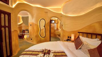 Suite, Garden View | 1 bedroom, in-room safe, blackout drapes, soundproofing