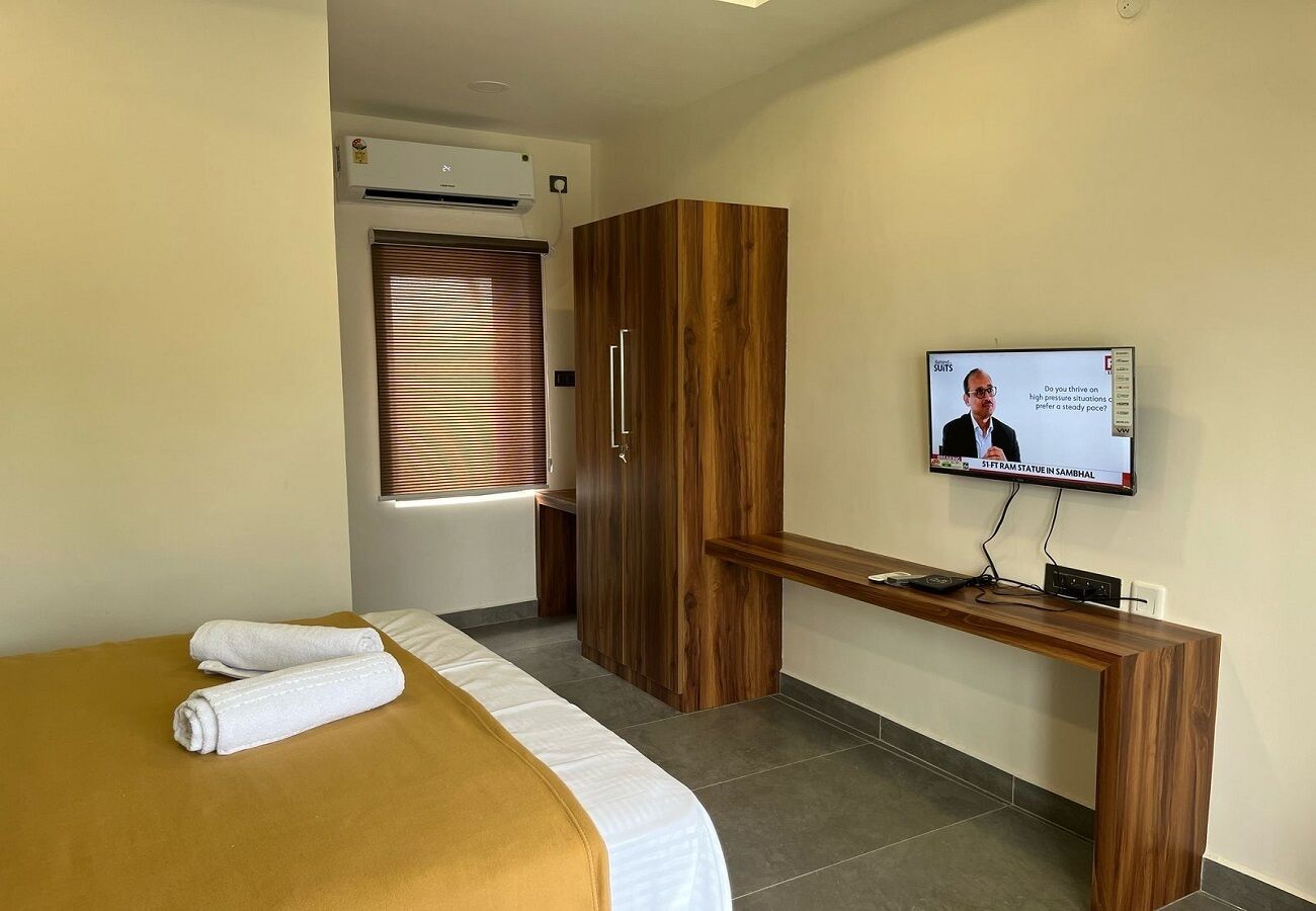 Superior Room, Lake View | Television