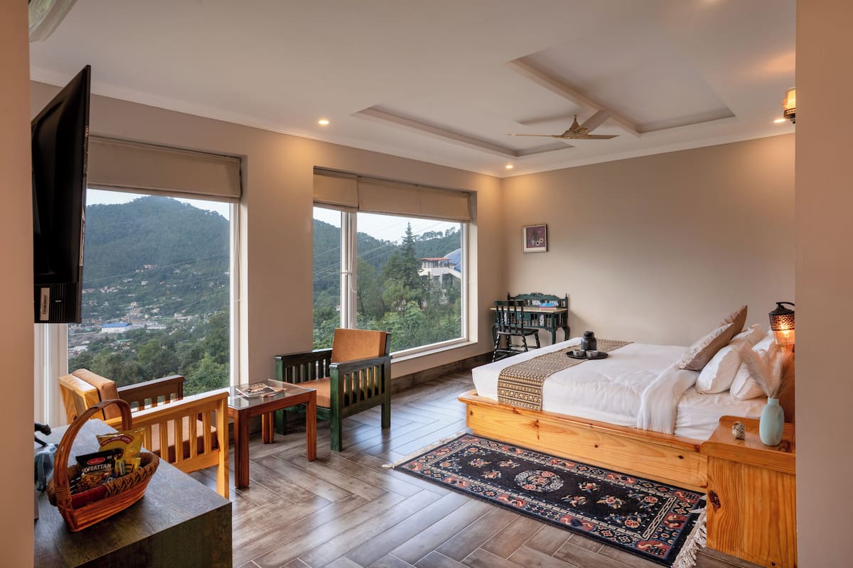 Habitación familiar, vista a la montaña | 1 habitación, espacio para trabajar con laptop y wifi gratis