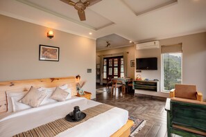 Suite Room with Lake View | Laptop workspace, free WiFi, bed sheets, wheelchair access - Yecha House - Mountain & Lake View Retreat, Bhimtal (Bhimtal)