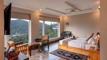 Suite Room with Lake View | Laptop workspace, free WiFi